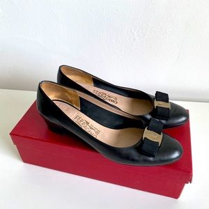 Salvatore Ferragamo Vera pumps shoes size US 7.5 black leather bow